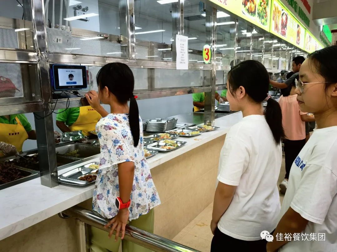 佳裕餐飲集團：打造學生稱心、家長放心、社會安心的營養餐