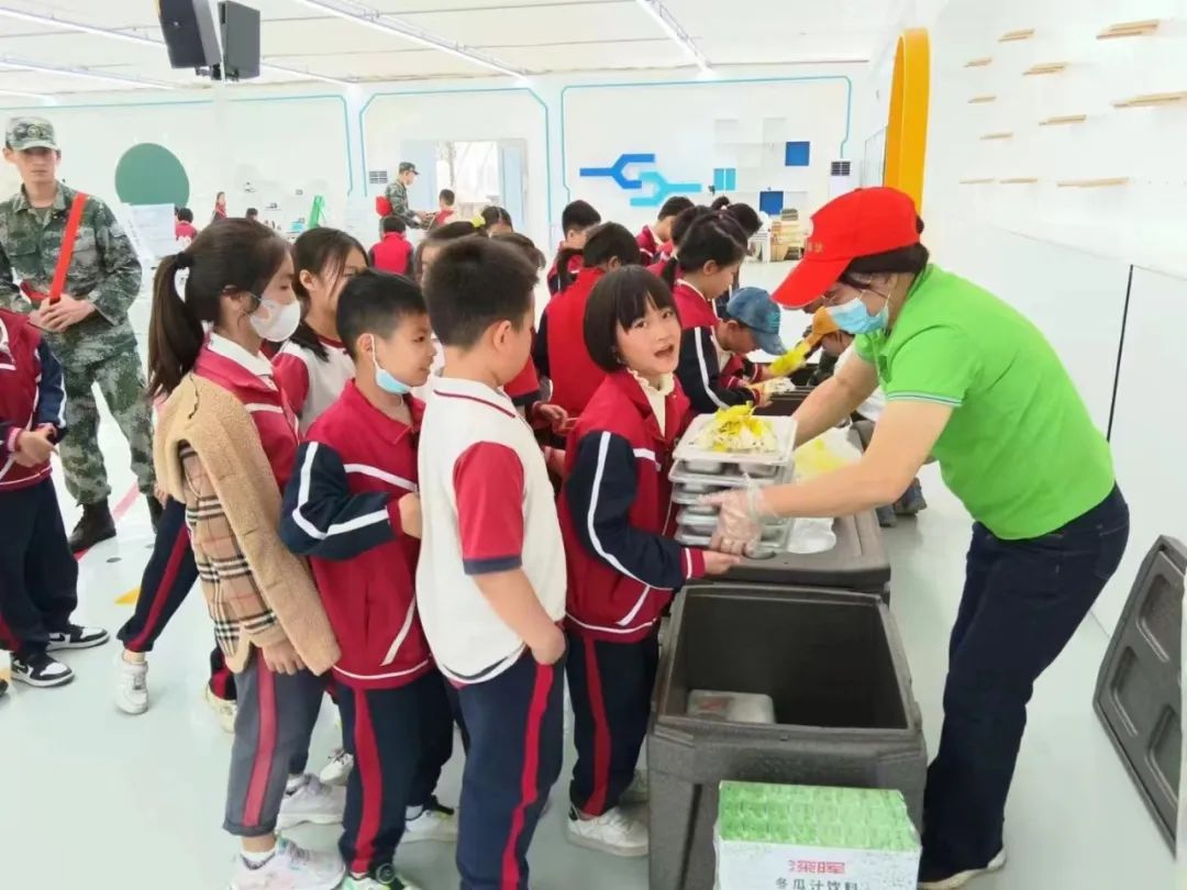 研學(xué)基地配餐，佳裕營養(yǎng)團(tuán)餐配送保障孩子們的每一餐